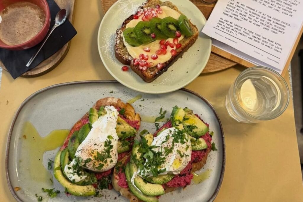 avokado tost i banana bread skopje